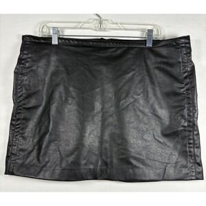 H&M women Black Faux Leather Mini Skirt With Exposed Back Zip & Pockets Size 16